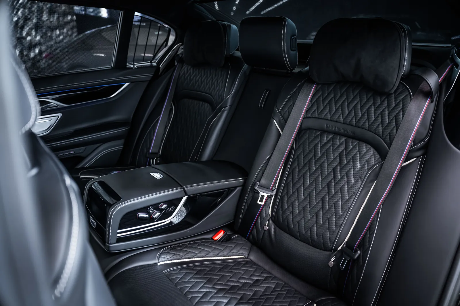 BMW 750 i xDrive *Individual*Msport*B&W*360 – снимка 16