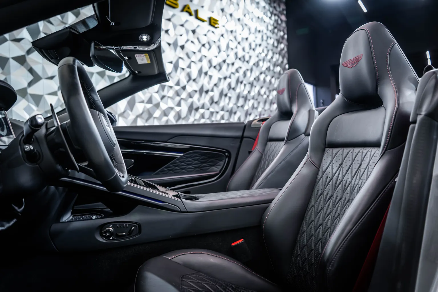 Aston martin DB12 DB12 Volante Aluminite Silver – снимка 14