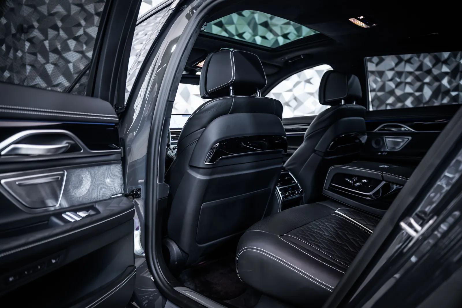 BMW 750 i xDrive *Individual*Msport*B&W*360 – снимка 14
