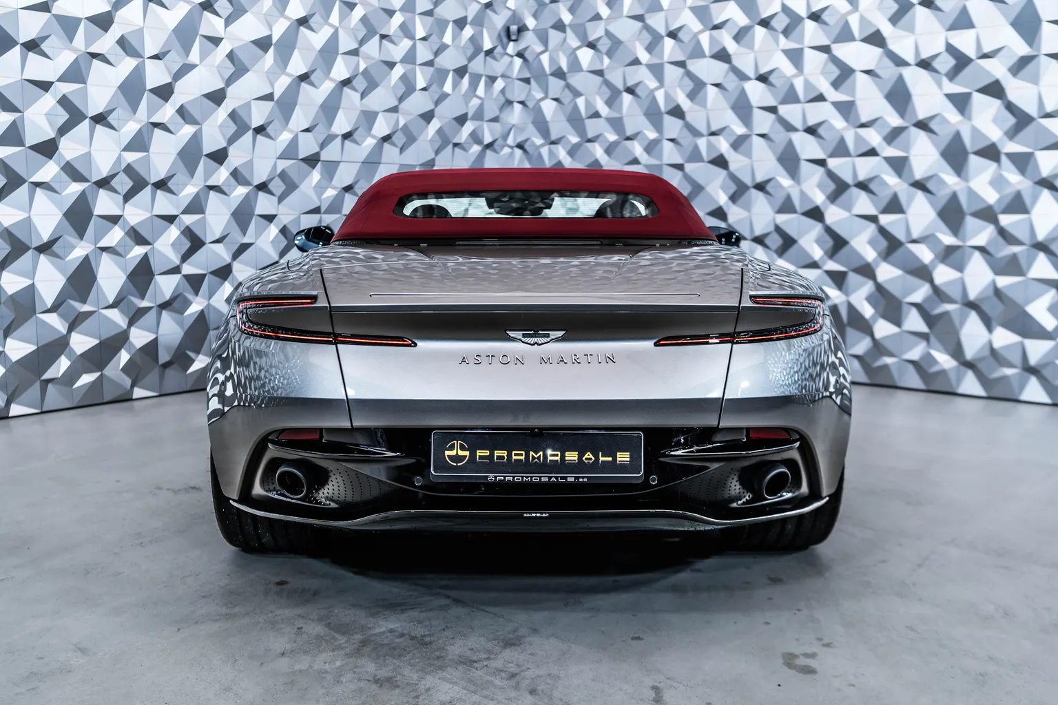 Aston martin DB12 DB12 Volante Aluminite Silver – снимка 5
