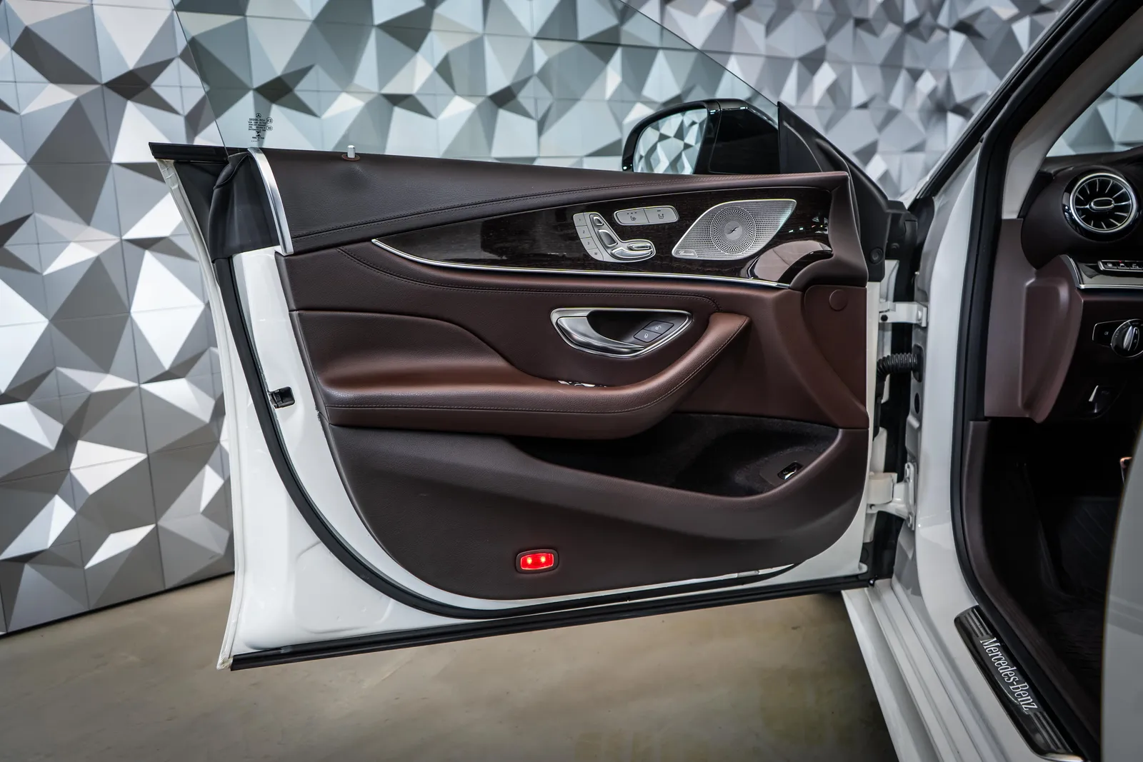 Mercedes-Benz CLS 350 d 4M AMG*AIR BODY* Burmester* – снимка 8