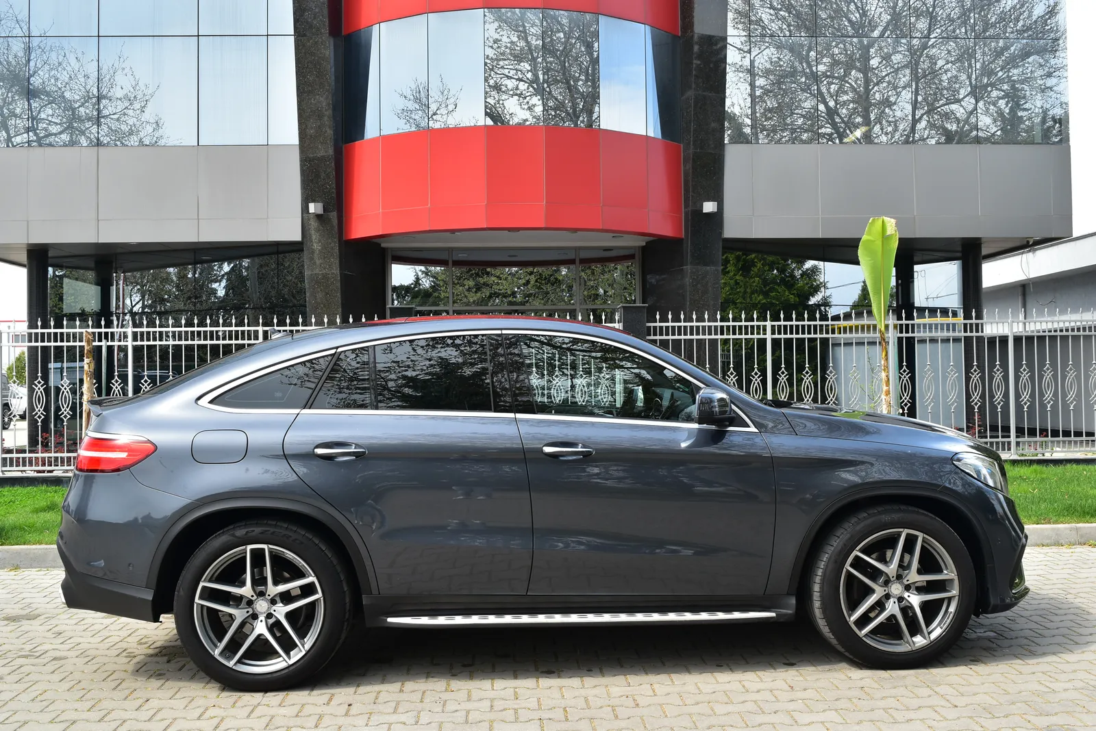 Mercedes-Benz GLE 350 d 4M Coupe AMG*Distronic*Pano*Navi*360*Air*KeyGo* – снимка 6