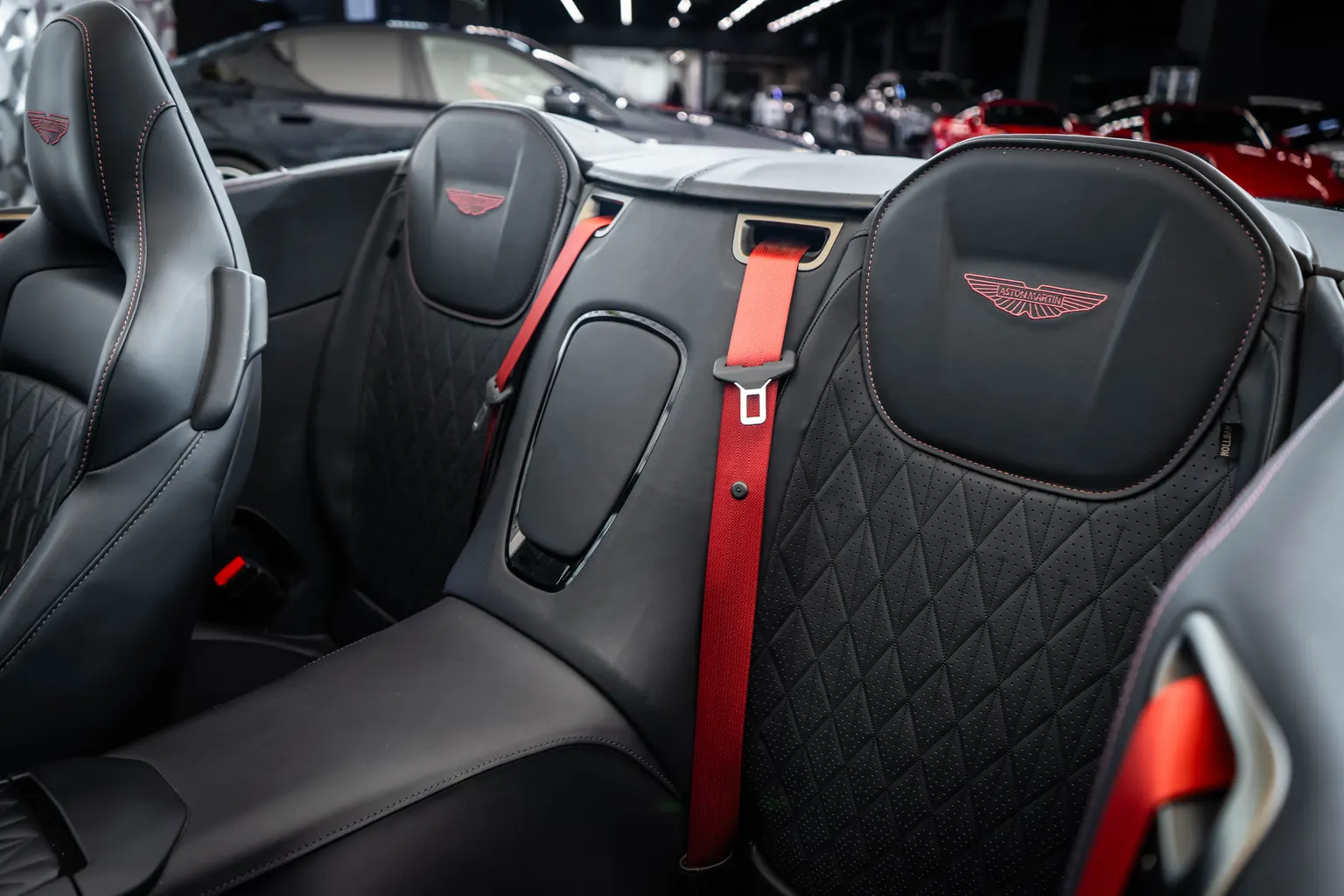 Aston martin DB12 DB12 Volante Aluminite Silver – снимка 16