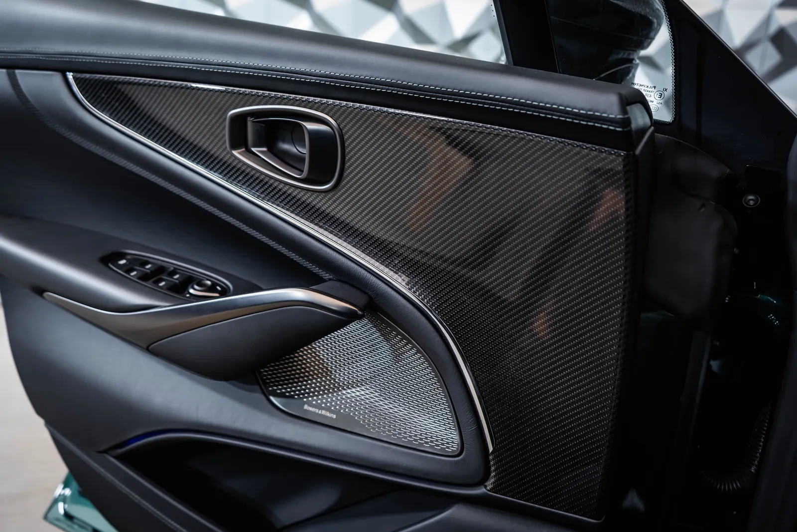 Aston Martin DBX 707*Carbon*Bowers & Wilkins – снимка 18