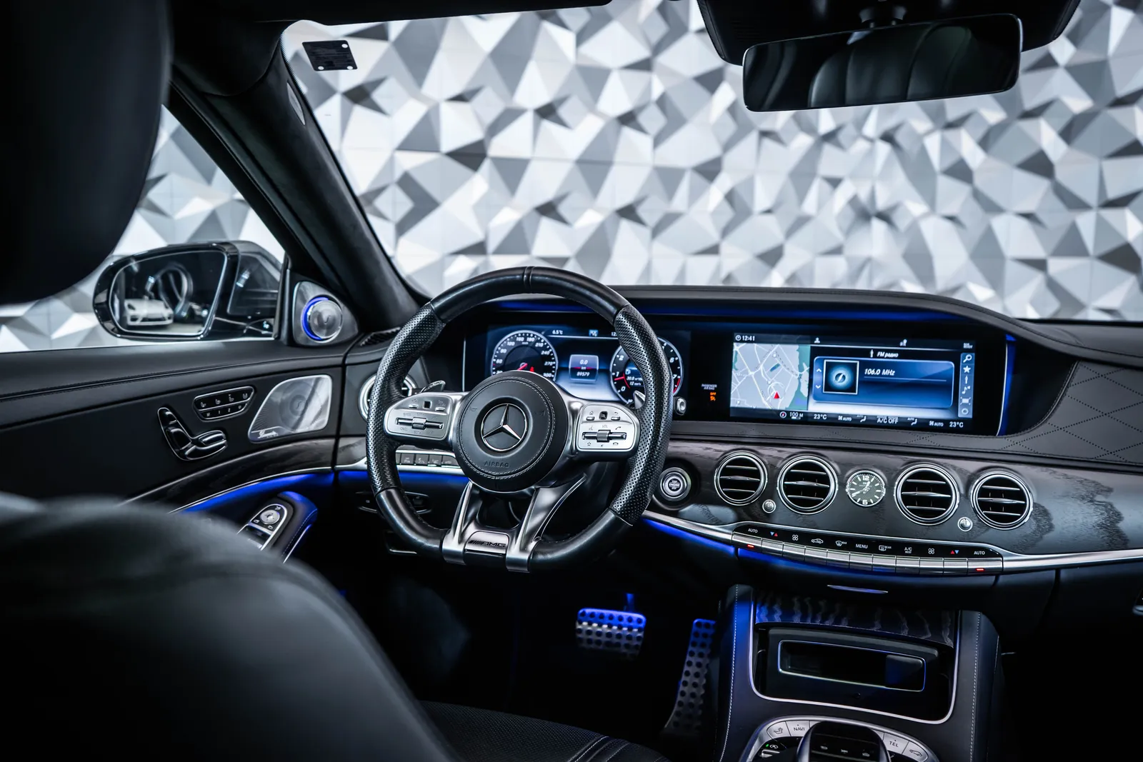 Mercedes-Benz S 63 AMG Carbon*Burmester*360*TV – снимка 20