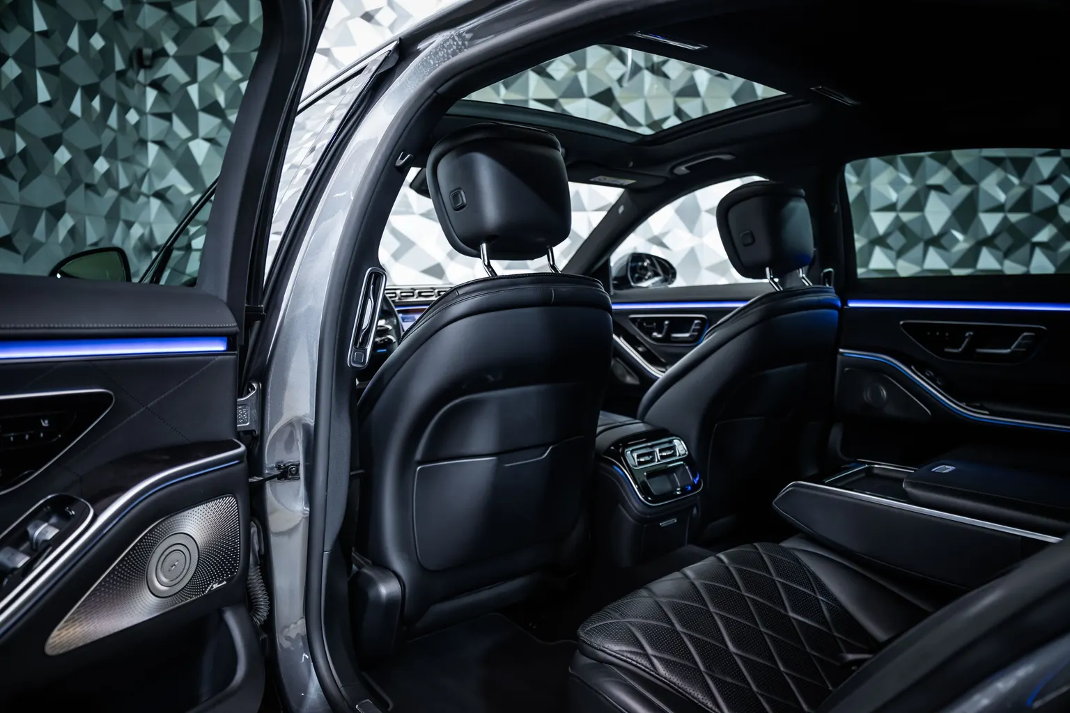 Mercedes-Benz S 400 d L 4M AMG+Pano+DIGITAL-L+Burmester3D+21 – снимка 15