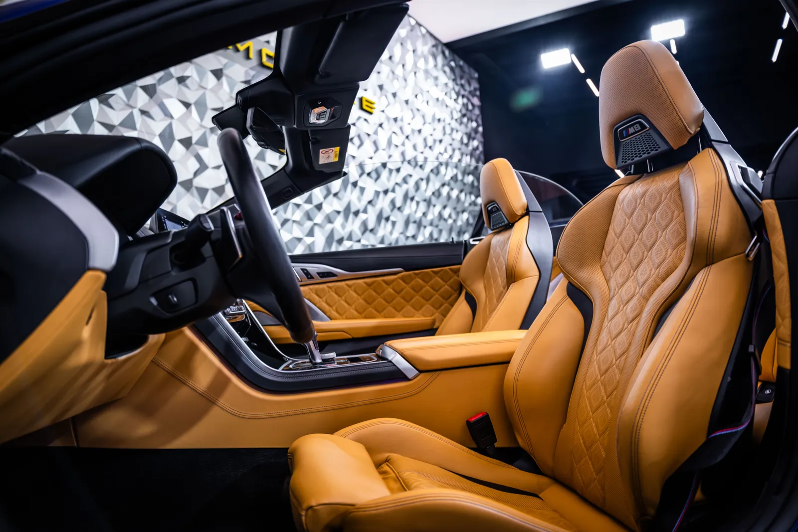 BMW M8 Competition Cabriolet Carbon*B&W – снимка 12