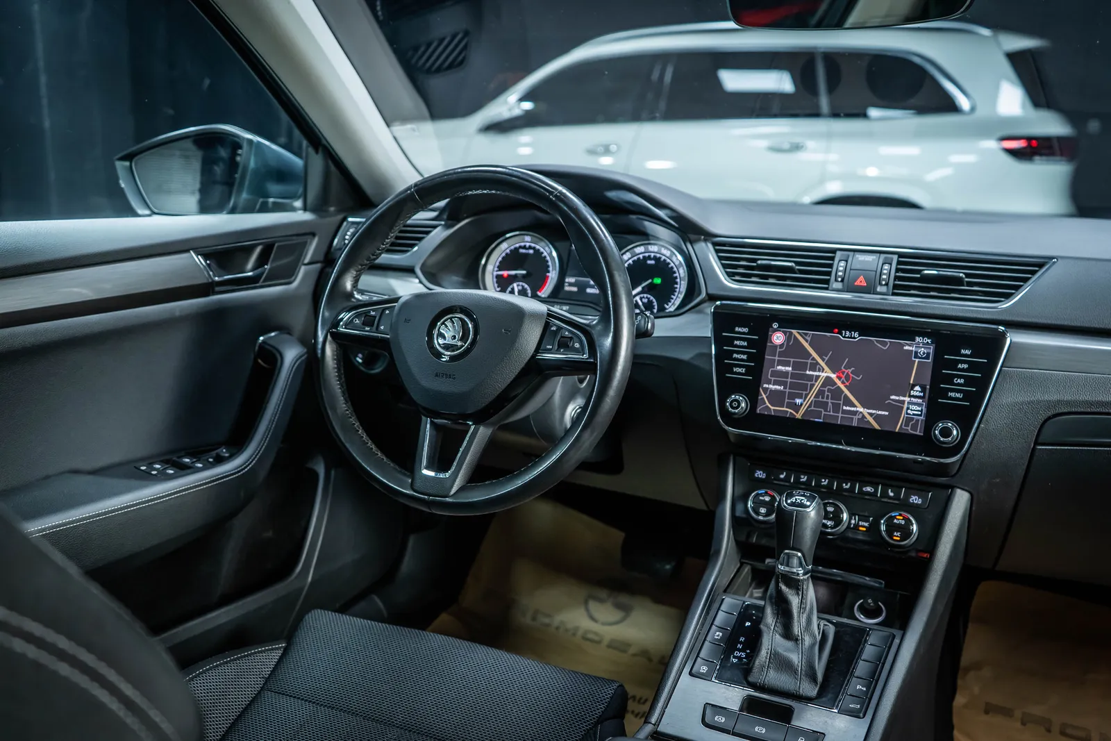 Skoda Superb Combi 2.0TDI 4X4 DSG *LED* – снимка 12