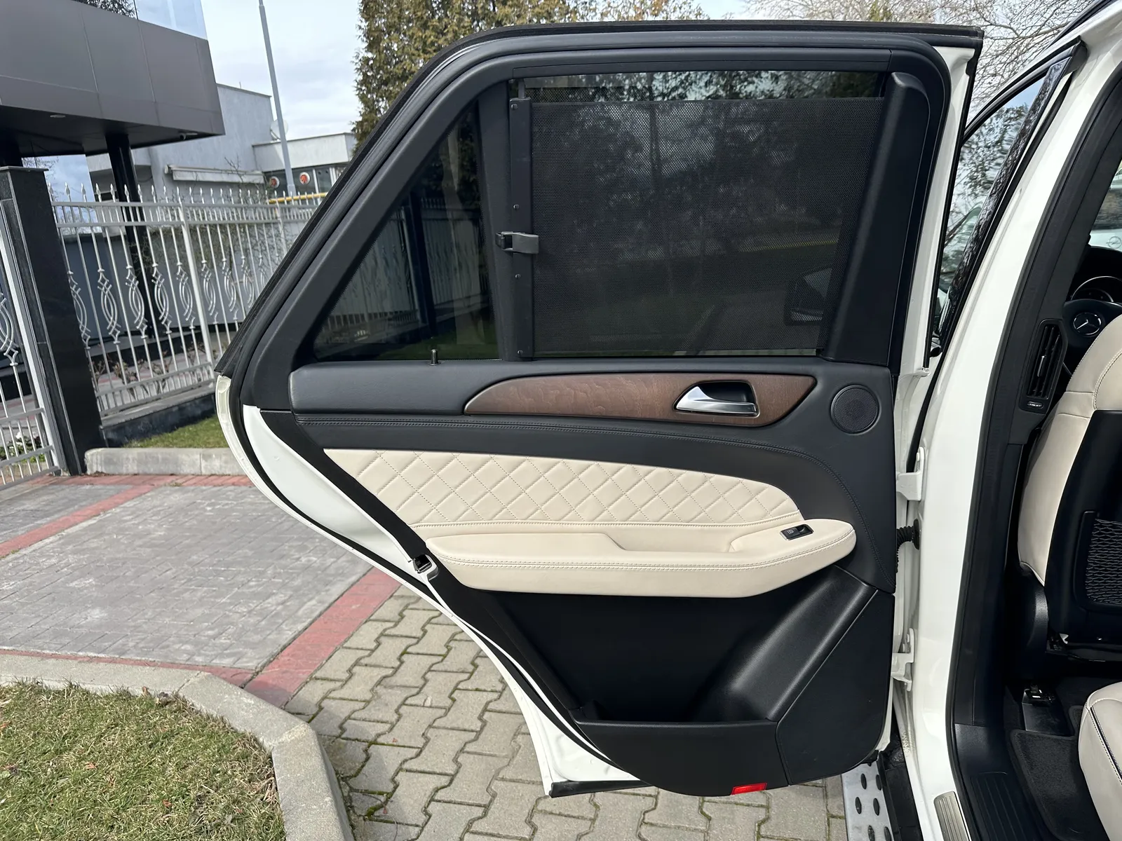 Mercedes-Benz GLE 350 d 4M*AMG*Designo*Night*OffRoad*Alcantara*h/k*Air* – снимка 12