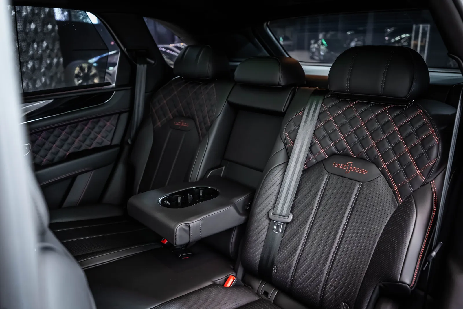 Bentley Bentayga V8 First Edition BLACK SPEC CARBON* – снимка 16