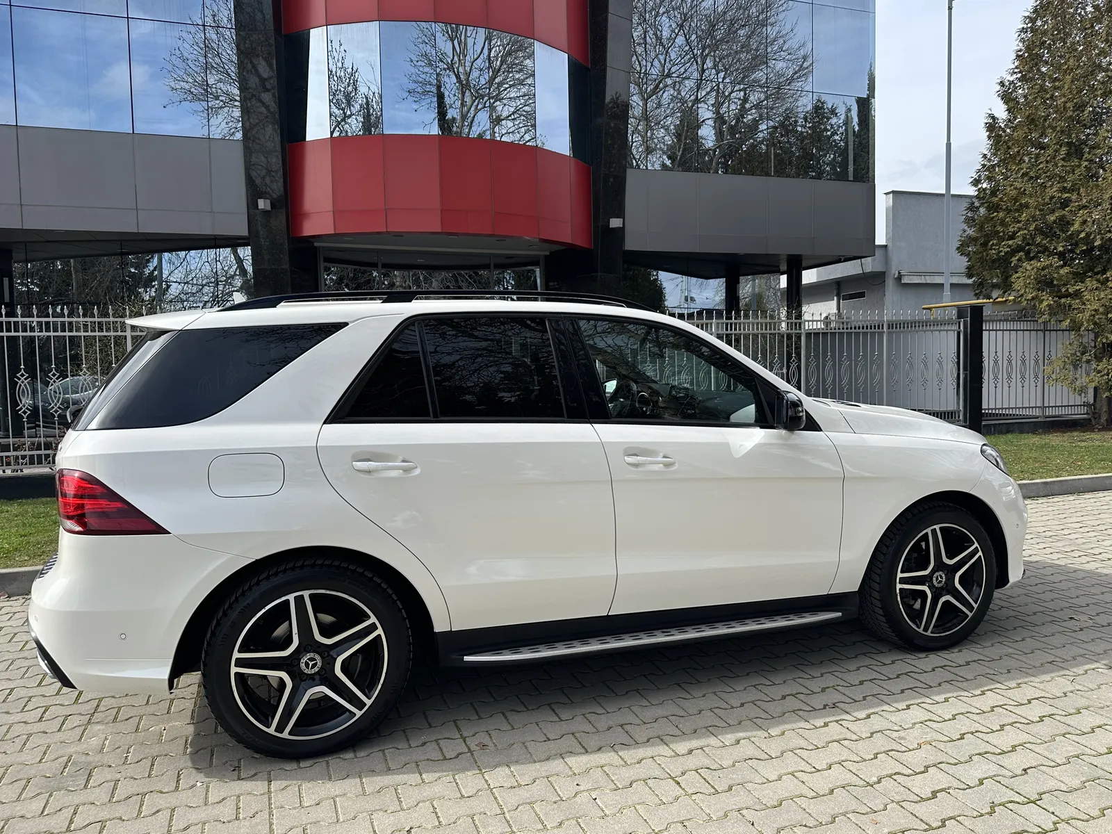 Mercedes-Benz GLE 350 d 4M*AMG*Designo*Night*OffRoad*Alcantara*h/k*Air* – снимка 6