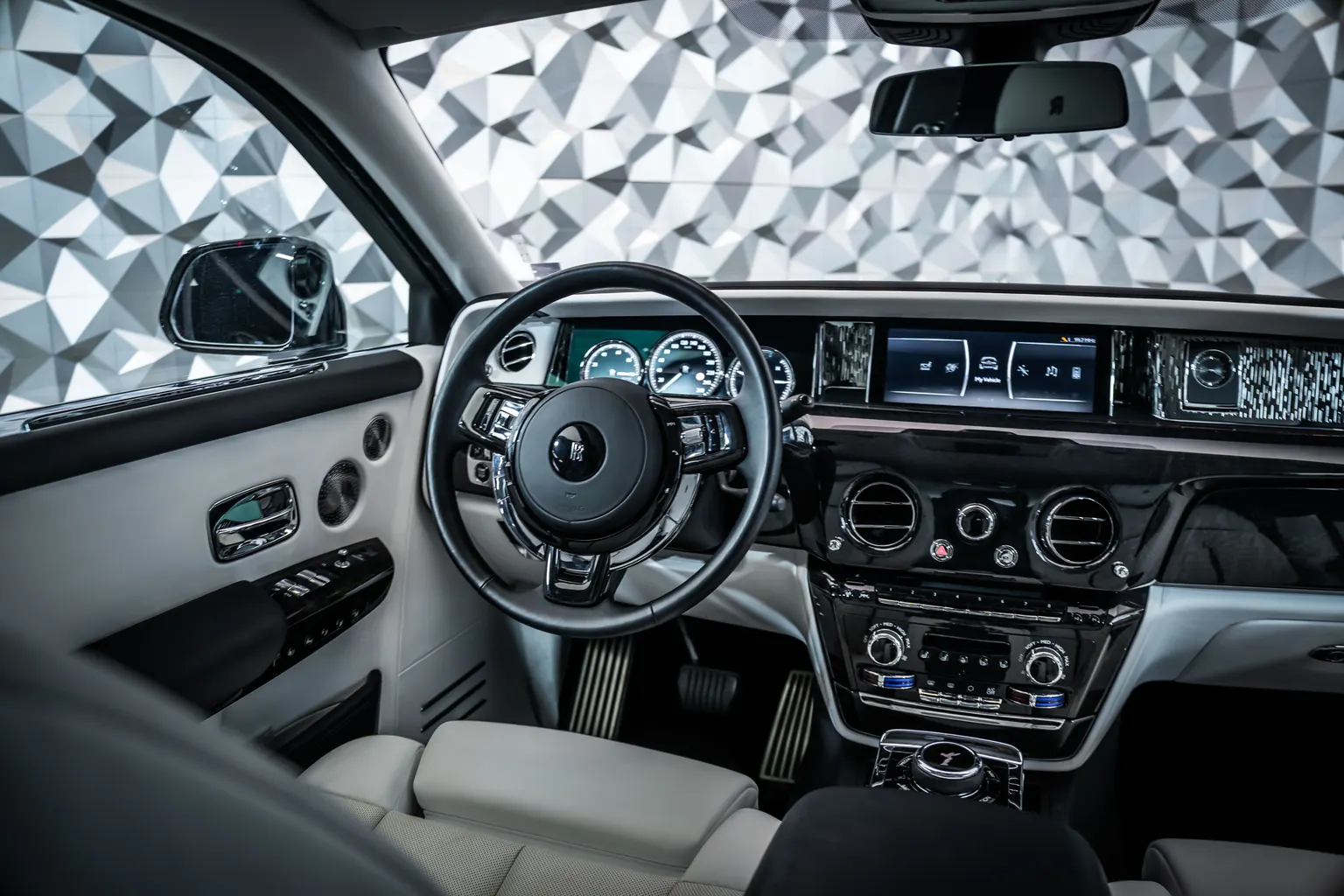 Rolls-Royce Phantom VIII*StarLights*Massage*360*TV*22 – снимка 21